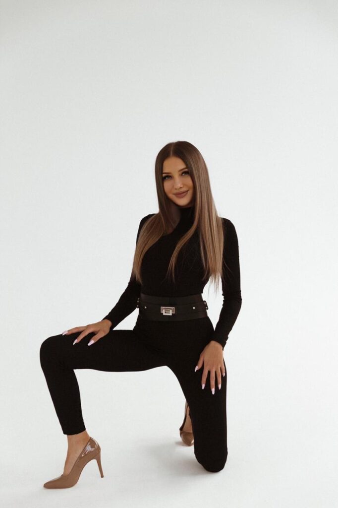 Angelina-posing-in-black-suit
