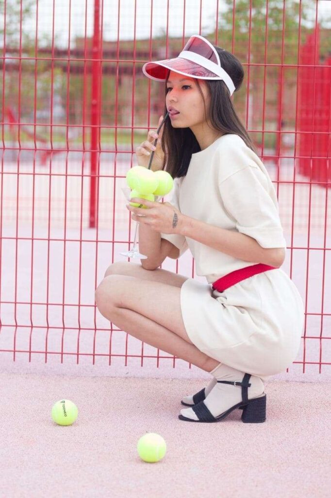 Laura-with-the-tennis-balls